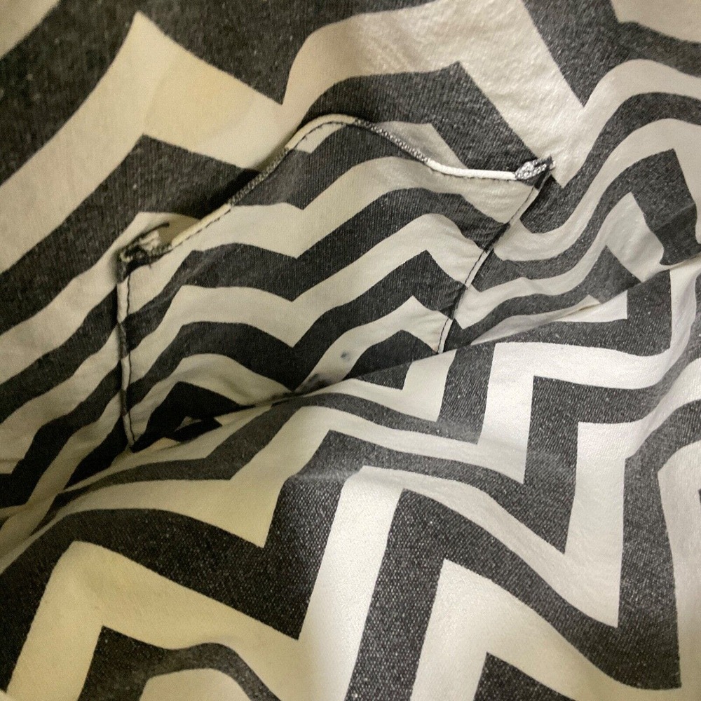 Distressed Faded‎ Black/White Floral Tote Bag With Attached Head Scarf. - Picture 8 of 14